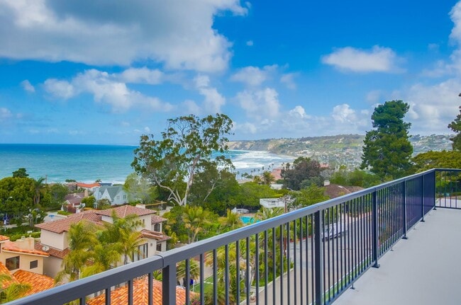 Building Photo - Gorgeous luxury flat with ocean view in La Jolla. Gustavo Lopez