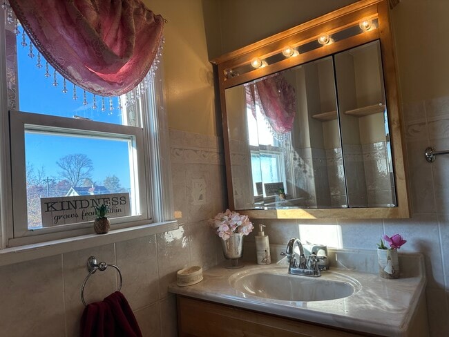 Building Photo - 269 N 1st Ave