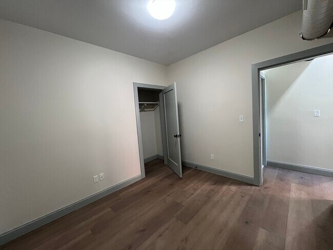 Building Photo - 160 Seabury St