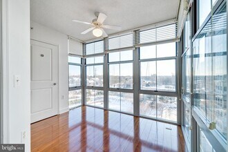 Building Photo - 11800 Sunset Hills Rd