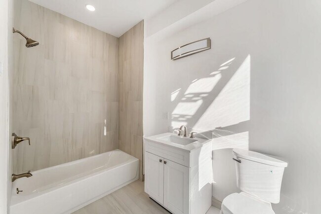 Building Photo - 306 Varick St