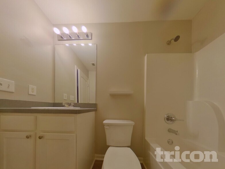 Building Photo - 29 Carriage Hls Dr SE