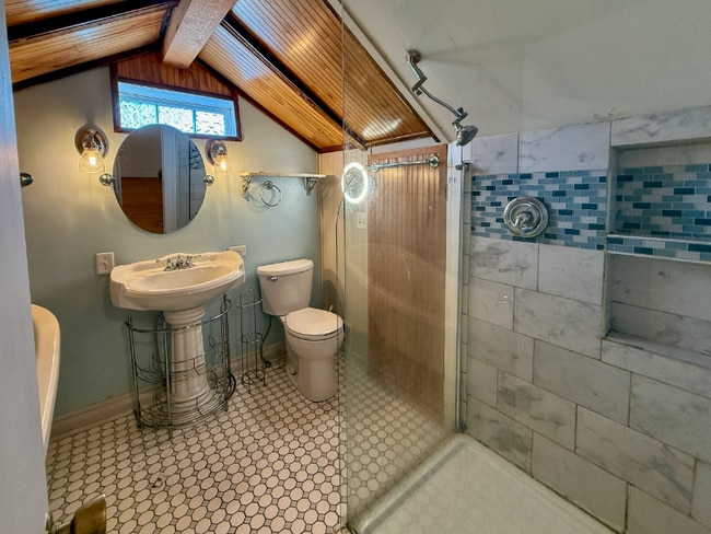 Building Photo - 301 Ragland St