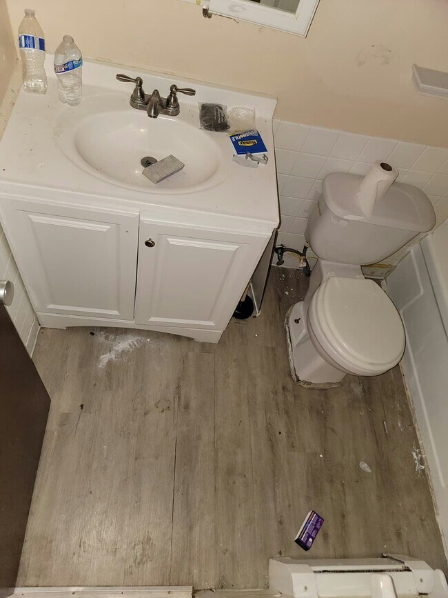 Building Photo - 14815 Euclid Ave