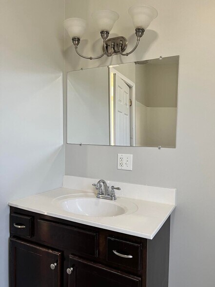 Building Photo - 1832 Green St