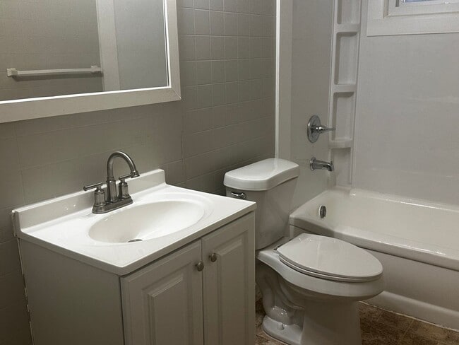 Building Photo - BEAUTIFUL 3 BEDROOM HOME