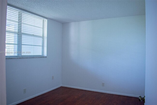 Building Photo - 9230 Lagoon Pl