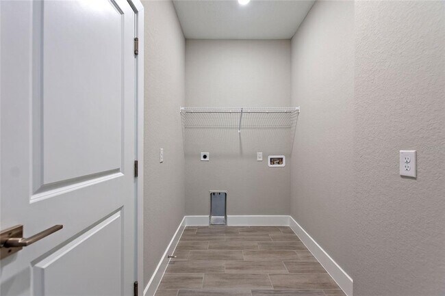 Building Photo - 643 James Ct