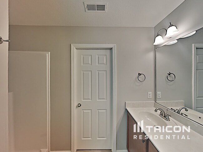 Building Photo - 586 Cameo Ct