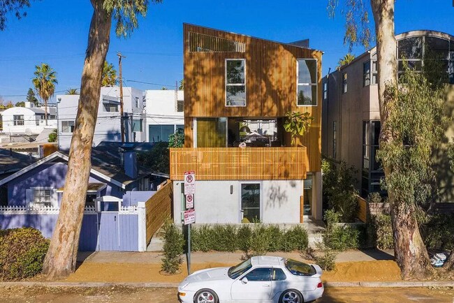 Building Photo - 1519 Cabrillo Ave