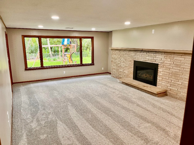 Building Photo - 6110 France Ave S