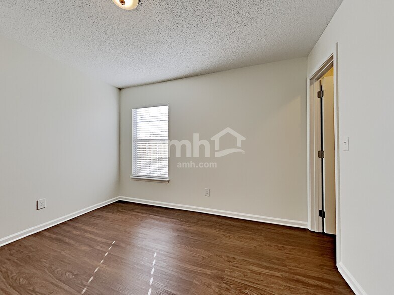 Building Photo - 3766 Woodbriar Dr