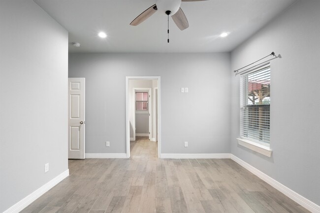 Building Photo - 1010 Tesoro Stone