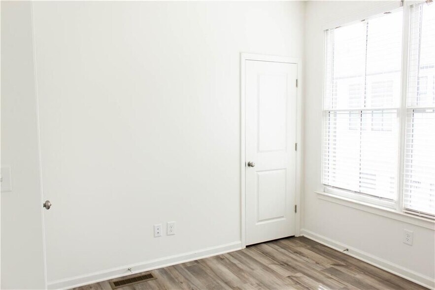 Building Photo - 728 Perch Pl