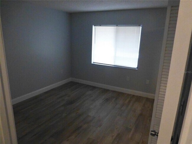 Building Photo - 110 Lakeside Dr