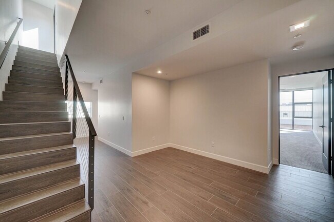 Building Photo - 504 E Roosevelt St