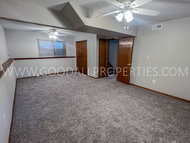 Building Photo - 4 Bedroom 2 Bathroom Home in Altoona