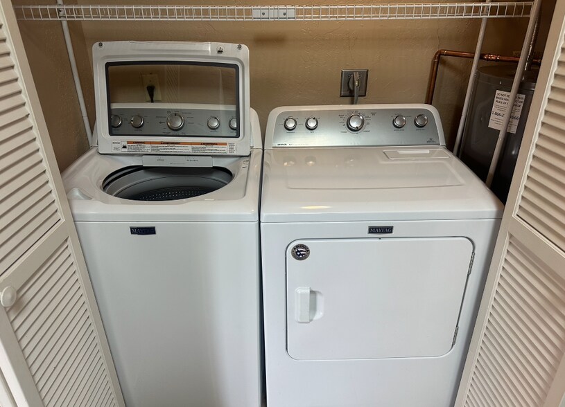 Building Photo - 5402 E Windsor Ave