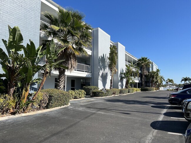 Condo - 1859 Shore Dr S