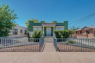 Building Photo - Two Bedroom One Bath home or sweet little ...