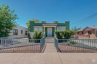 Building Photo - Two Bedroom One Bath home or sweet little ...