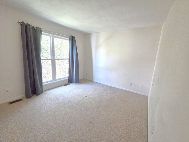 Building Photo - 3858 Staffordshire Ln