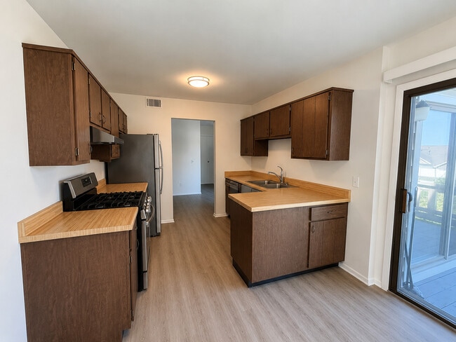 Building Photo - 355 Lambert Dr