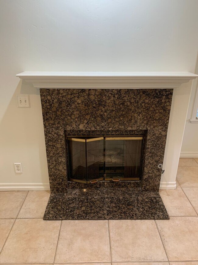 Building Photo - MIC