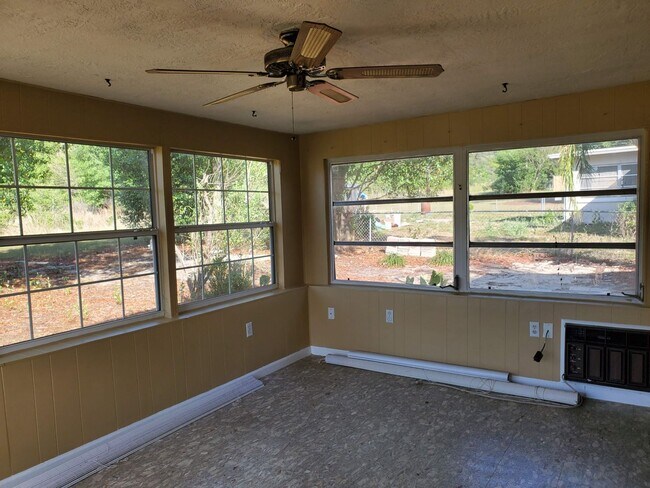 Building Photo - Nice 2/1 Home in Beverly Hills