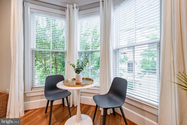 Building Photo - 910 Powhatan St