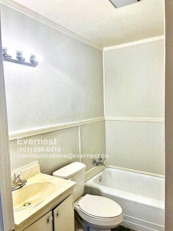 Building Photo - 2649 Brookwood Dr