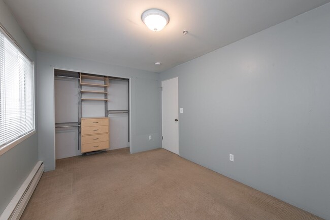 Building Photo - 2023