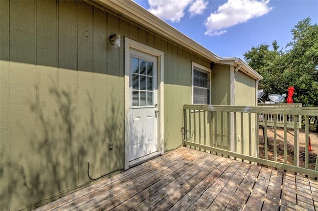 Building Photo - 400 Hedgewood Dr