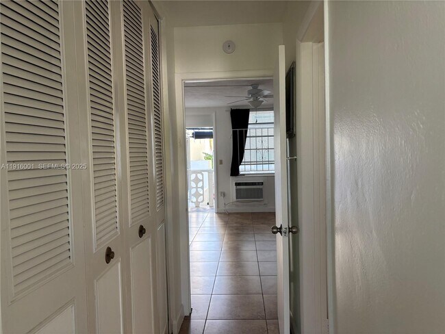 Building Photo - 441 Collins Ave