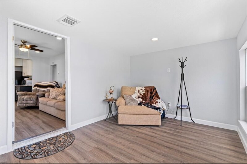 Building Photo - 9413 Clinton Dr