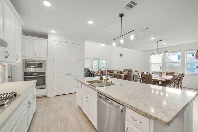 Building Photo - 147 Renodes Garden Ln