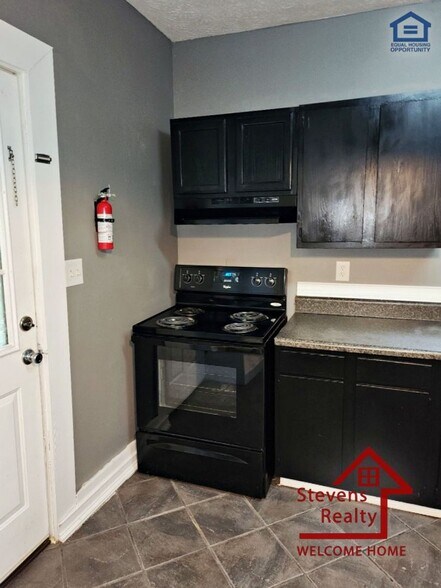 Building Photo - 912 W Scott Ave