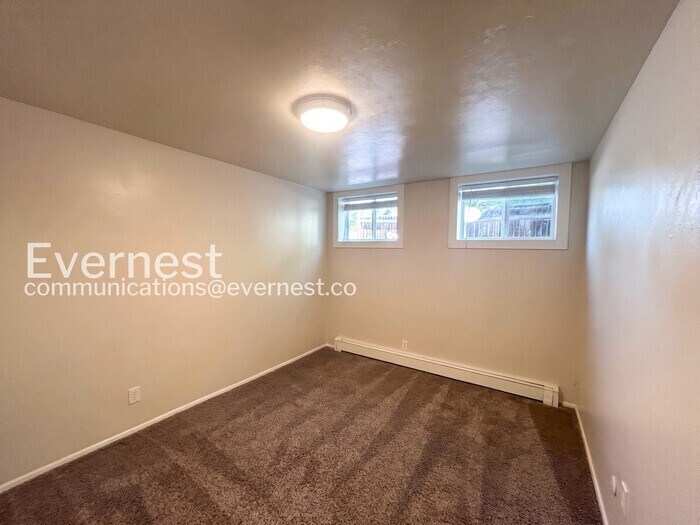 Building Photo - 705 Custer Ave