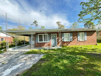 Building Photo - WELCOME!!! THIS IS A BEAUTIFUL HOUSE FOR Y...