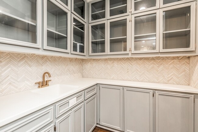 Building Photo - 118 N Caldwood Dr