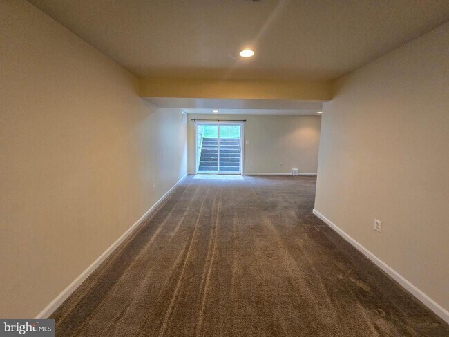 Building Photo - 832 Fox Den Rd