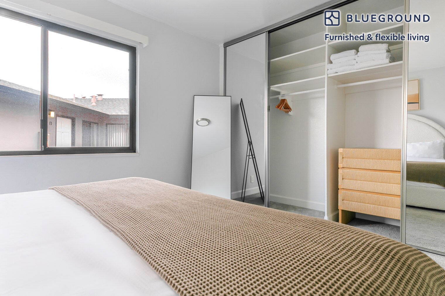 Building Photo - 1945 Latham St