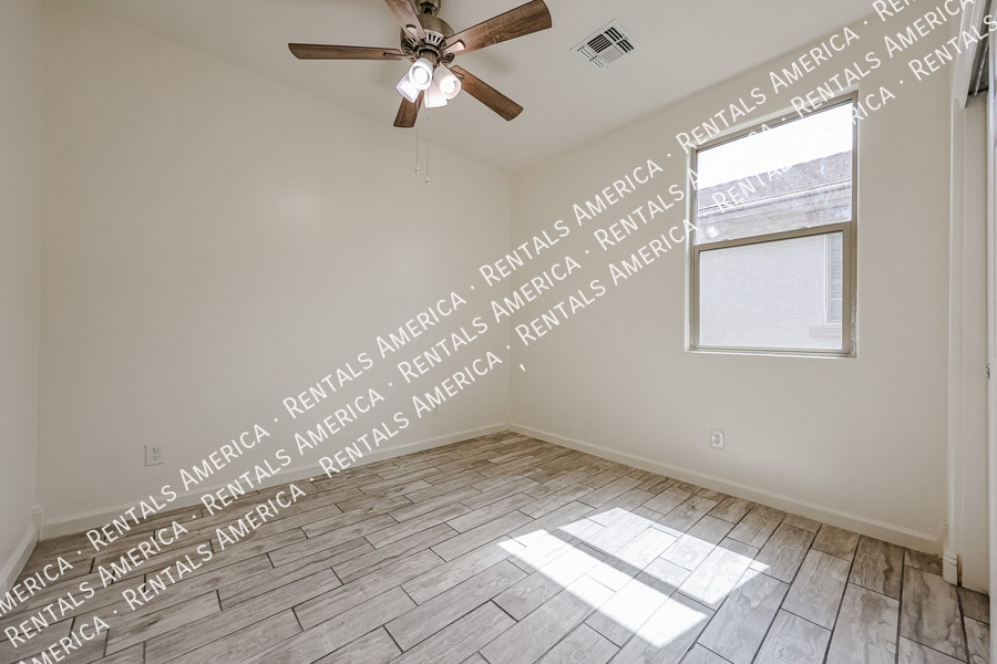 Building Photo - 9820 W Sanna St