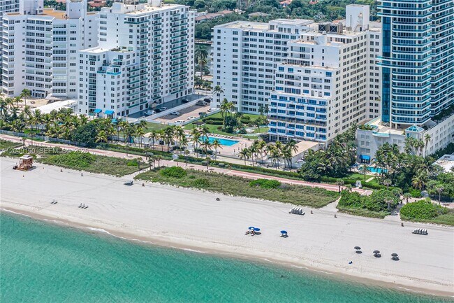 Building Photo - 5005 Collins Ave