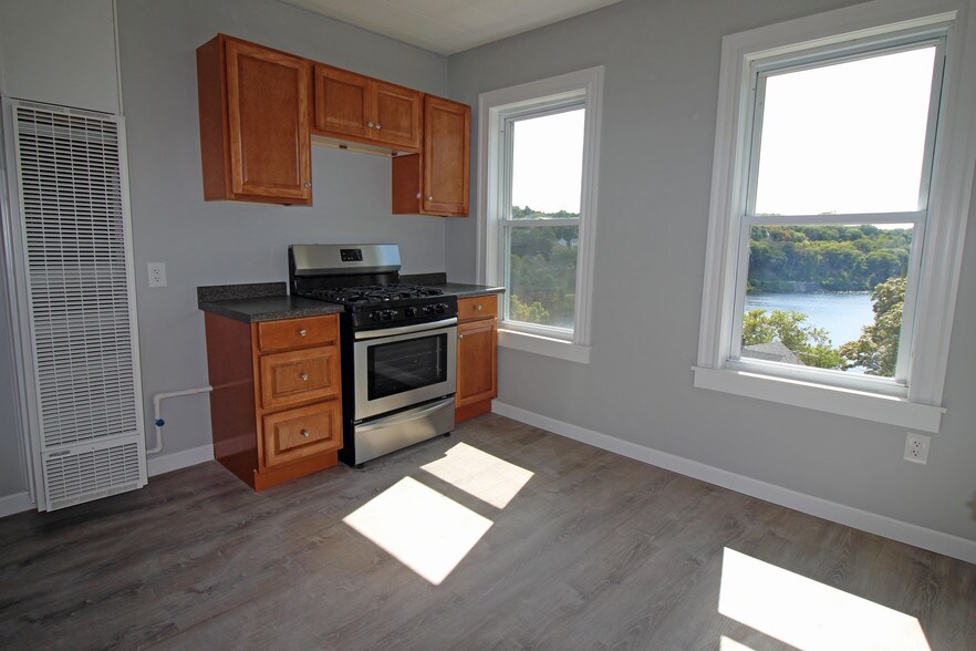 Building Photo - 125 Grove St