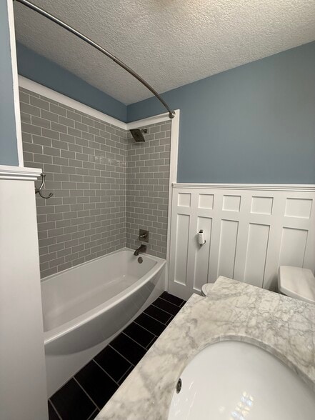 Building Photo - 3125 W 66th St