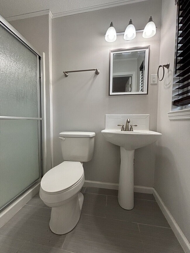 Building Photo - 117 Alma Dr