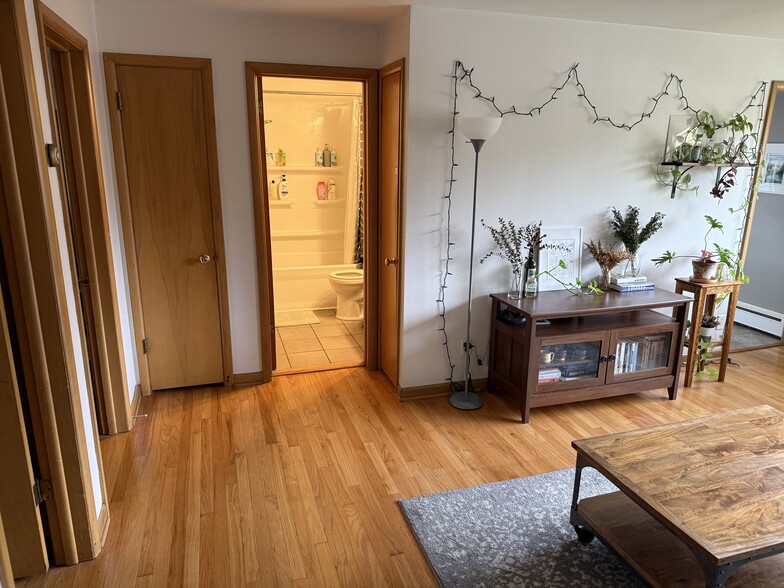 Building Photo - 910 High St