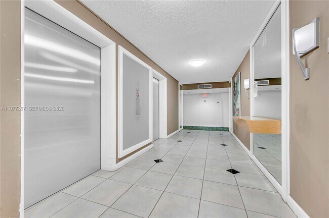 Building Photo - 6770 Indian Creek Dr