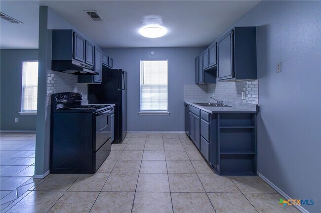 Building Photo - 1601 Benttree Dr